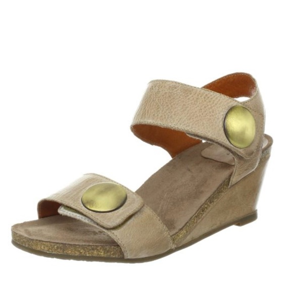 Taos Footwear Shoes - Taos Carousel Distressed Leather Wedge Sandals in Taupe Cushioned Size 40 US 9